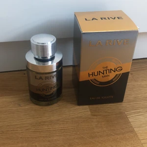 Eau The Toilette Parfym För Men (For men) - Man Parfym använd fem gånger typ ny. Bra kvalitet. 