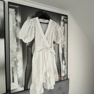 Scotch & soda klänning  - En jättefin klänning från SHOTCH & SODA som är andvänd 2 gånger och i ett mycket fint skick.