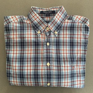 Gant skjorta - Mönstrad Gant skjorta som passar till det mesta och vid de flesta tillfällen. Väldigt bra skick. 