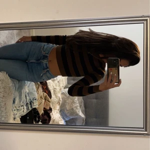 Randig tröja från Zara storlek S - Säljer den här fina tröjan från zara den är helt ny har använt 2 gånger det finns inga defekter och är som ny. 