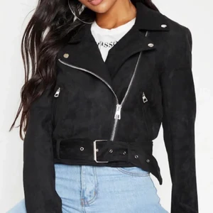 Biker jacka NY - Oanvänd. Passar till sommaren då den är tunn, även strechig!