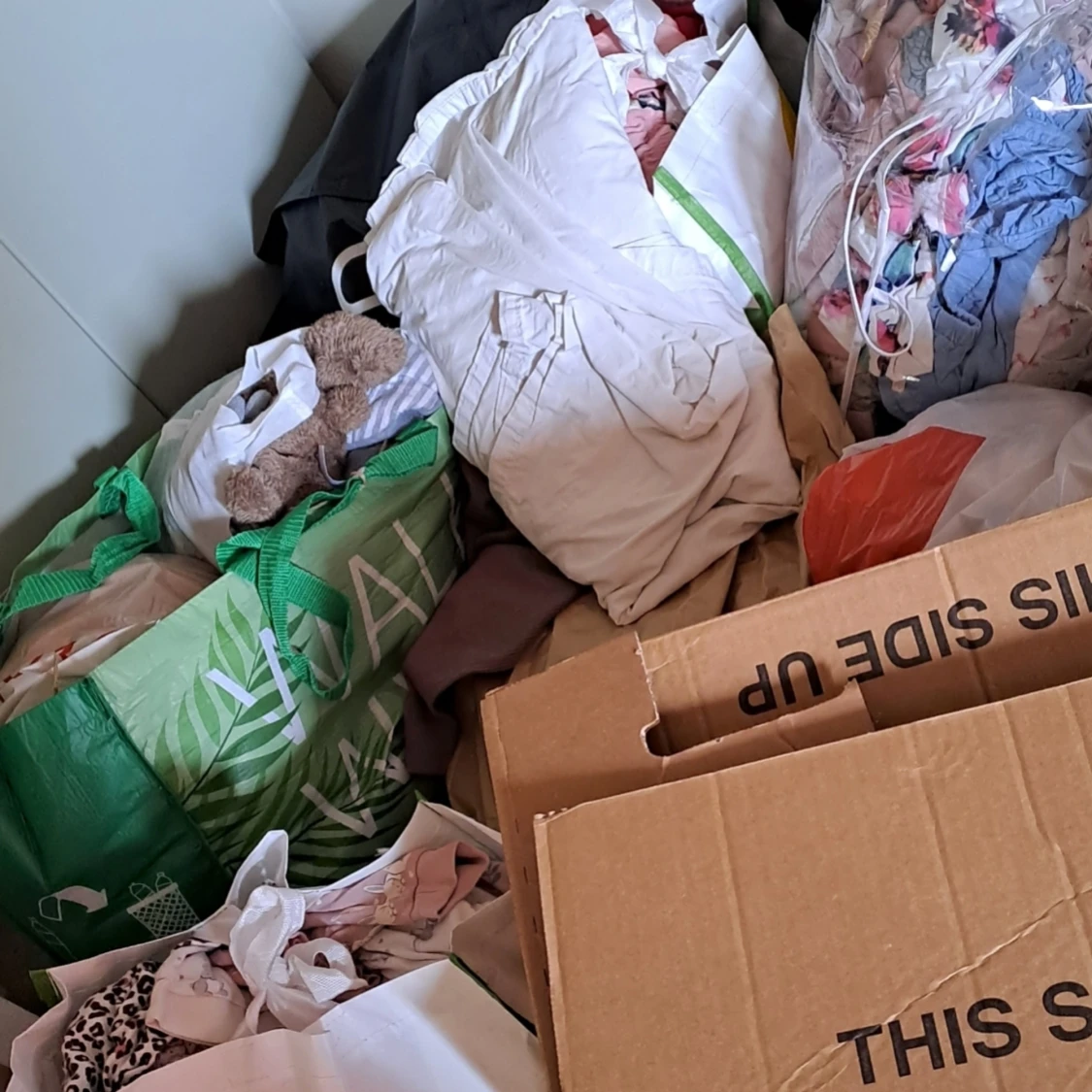 Över 600 plagg barnkläder 44-74