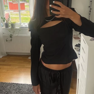 Blus - Storlek M, skulle säga att den passar en S. Köparen står för frakten!💗