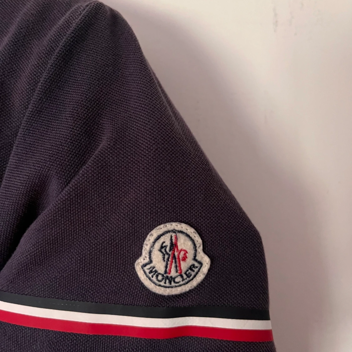Moncler piké i storlek M - 90