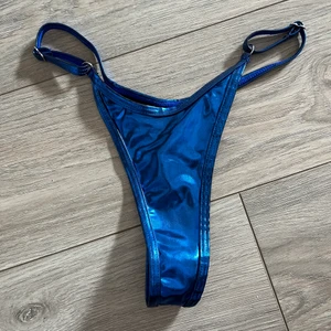 String  - Elektrisk blåa string , storlek XS