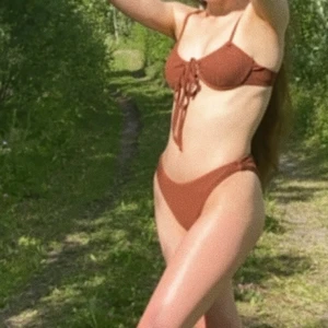 Bikini - Jättefin bikini från shein i storlek s. Passar nog a-b kupa bäst. Använd enstaka tillfällen så i mycket bra skick. Köpare står för frakten. 💖