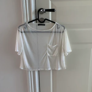 Vit meshtopp storlek 36 - En vit meshtopp i storlek 36