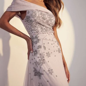 Festklänning  - Festklänning använd en gång 