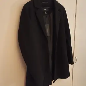 Oanvänd svart kappa 🌸 Prislappen är fortfarande kvar!