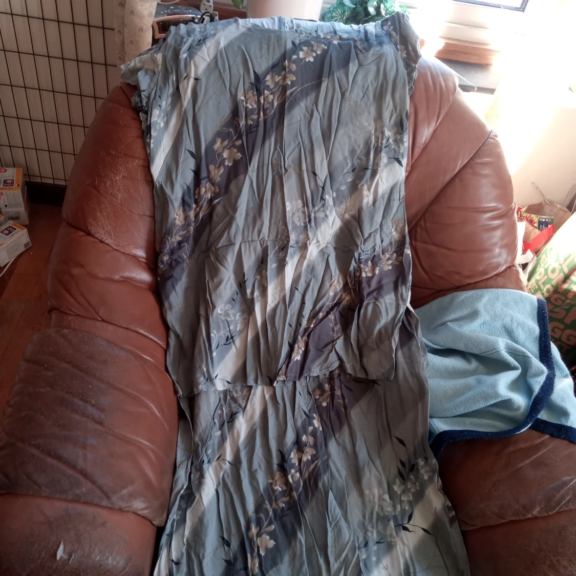 Mönstrad klänning stl 50 /52 med dragkedja bak . - 91