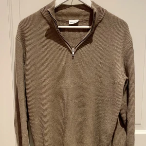 John Henric zip - John Henric halvzip använd endast en gång. Ord pris 895.