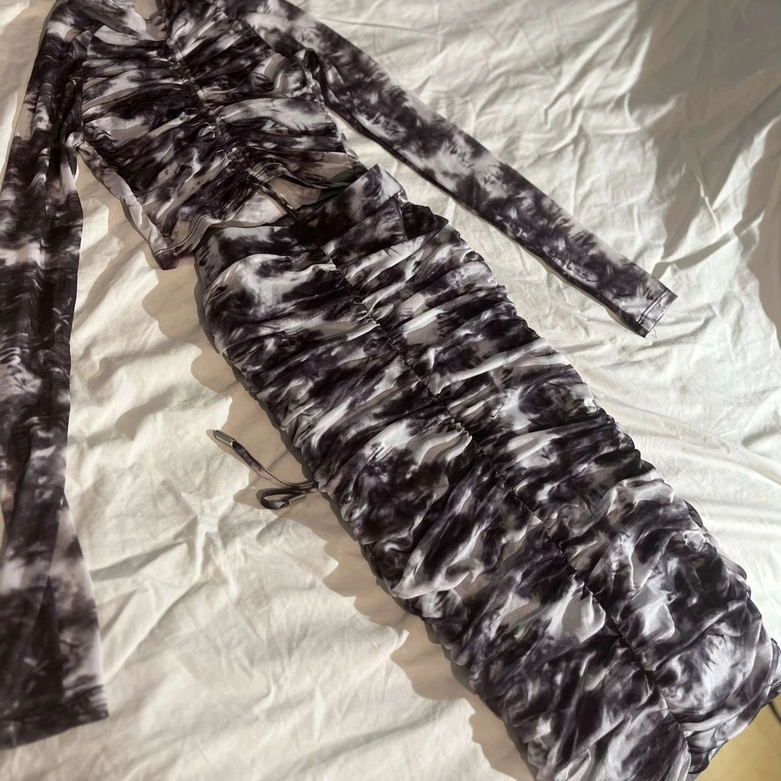 Svart,vitt ribbat set. 