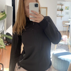 Jacka patagonia - Nästan aldrig använd, stl xs men passar även S/M. Köptes för ca 2000