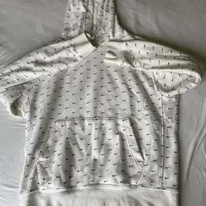 Använd Hoodie som passar dig mellan 170-185cm Säljs ej mer nypris 899kr 