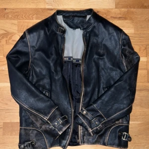 Vintage Hugo Boss leather jacket  - Old vintage Hugo Boss jacket. Condition 7/10. It’s a little wrinkled due to rain but can easily be fixed. 