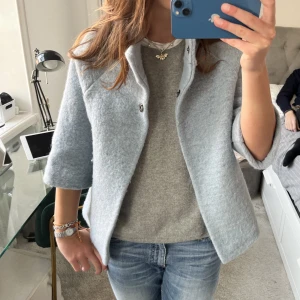 Trekvartsärmad kappa! - Så fin trekvartsärmad kappa! Perfekt till våren