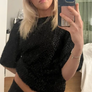 T shirt - En t shirt me paljetter i storlek M, använd nån gång o är i bra skick