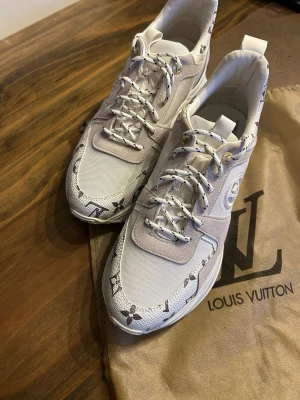 Snygga sneakers  - Snygga sneakers  Aldrig använda 