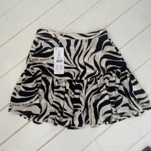 Kjol - Helt oanvänd kjol med prislapp kvar❤️