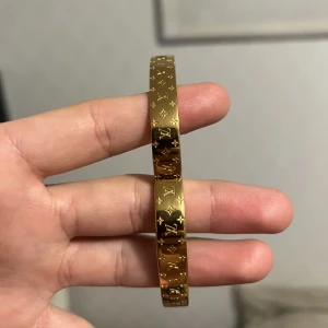 Louis Vuitton Nanogram Bracelet Small - Armband i storlek small. Ingår box, kvitto och dustbag. Nypris 6250kr