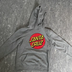 Santa cruz hoodie - Bra skick