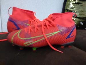 Nike Fotbollsskor Mercurial Superfly VIII Academy FG/MG - Gott skick, har haft dem i 1 månad