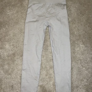Byxor - Tränings tights storlek xs  Färg beige/ grå