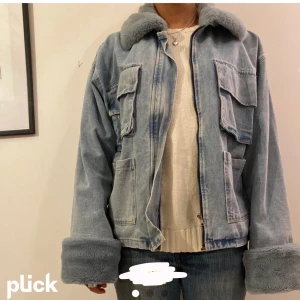 Boohoo jacka - Säljer jättefin jacka från booho som jag köpt här på plick! Högsta bud! 