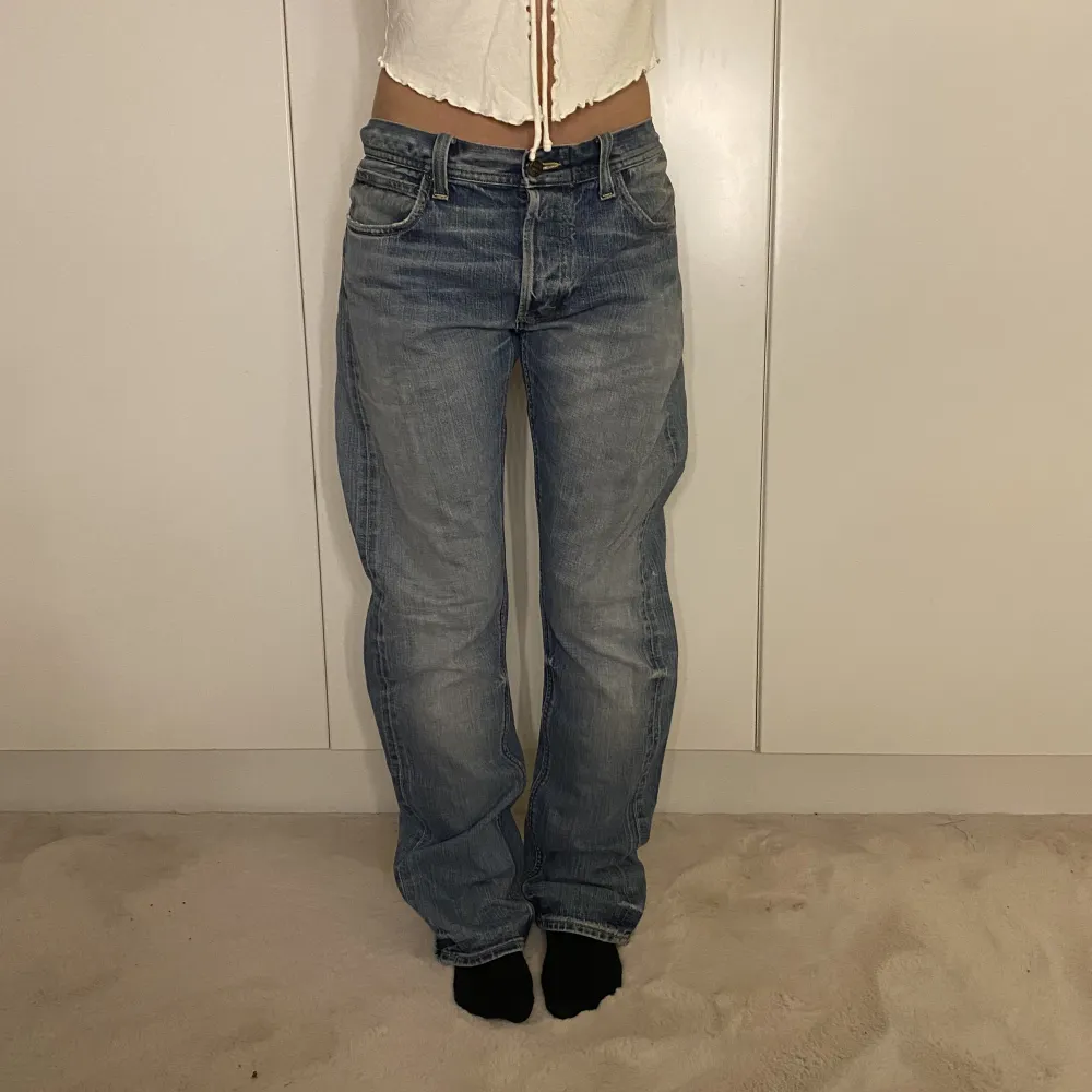 säljer dessa då ja har jättemycket jeans o behöver pengar😂😂. Jeans & Byxor.