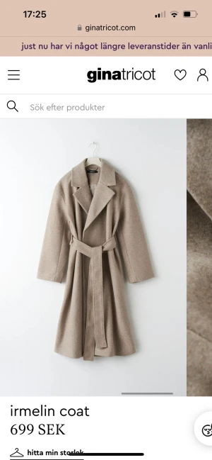 Kappa beige (slutsåld på nätet) - Jag säljer min kappa som jag köpt nu i höstas som jag använt ett fåtal gånger (runt 10ggr) den är från Gina tricot i storlek xs kom privat för egna bilder❤️köpte den för 699kr