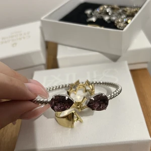 Caroline Svedbom  - Armband från Caroline Svedbom! Inga defekter 💜 nypris är runt 700 kr🤍 justerbart!!! Äkta silver🤍