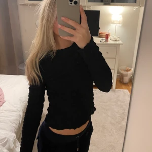 Tröja/topp - Tröja från &other stories som är super fin, använd 1 gång! Passar till vardags och fest! Nypris 800kr