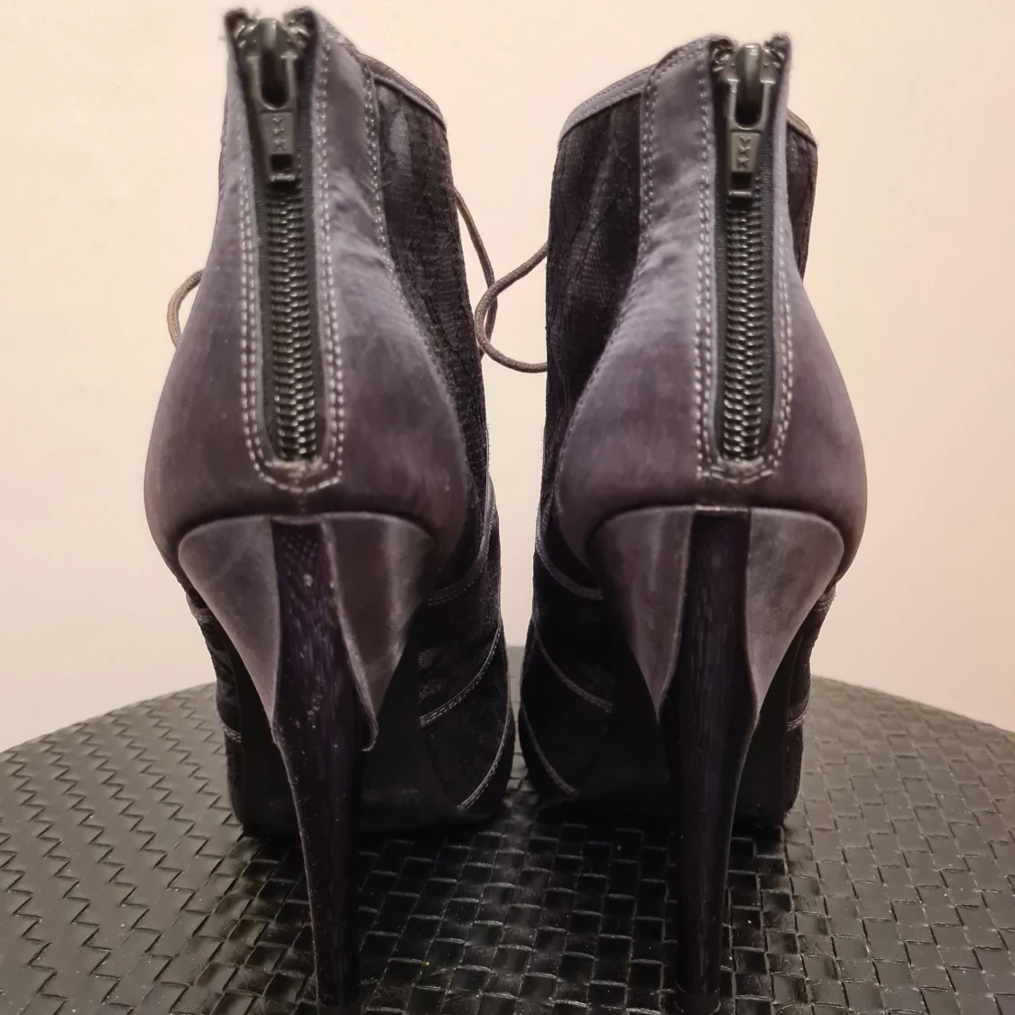 Sexiga stiletter med grå spets - 91