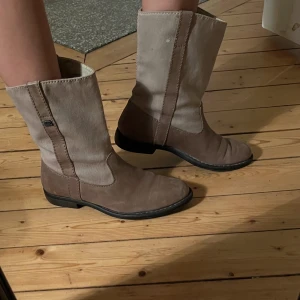 Cowboyboots  - supersnygga cowboyboots från Esprit🫶🏼🤎 fint skick! storlek 37 passar 37/38