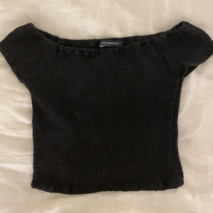 Off-shoulder topp från brandy melville - Fin och i bra skick!