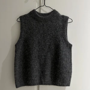 Arket väst  - Helt oanvänd väst från arket i storlek XS