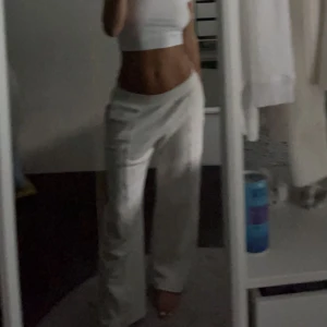 Hm mjukis - Populära byxorna från hm. Säljer då de krymt i tvätten och snarare är en stl: xs nu. Jättefin färg. Lågmidjade Pris kan diskuteras 