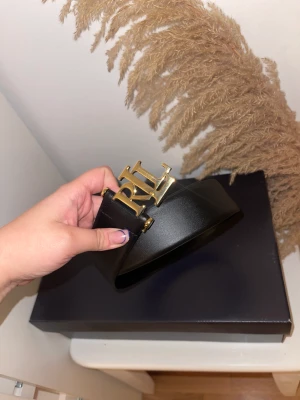 Ralph lauren bälte dam - Säljer ralph lauren bälte för dam, färg: svart. Onesize. Bud