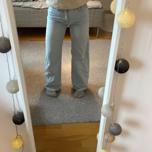 Blåa jeans - Blåa jeans från junkyard 