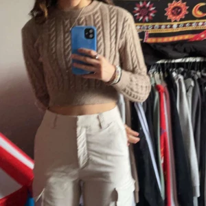 Cropped tröja  - Jättefin tröja! Jag använder aldrig den, tyvärr. Bra skick, typ helt ny! Storlek xs från shein! 