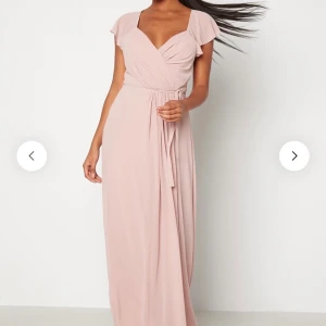 Klänning från bubbleroom - Dimrosa klänning från bubbleroom i storlek 34. Använd endast 1 gång.