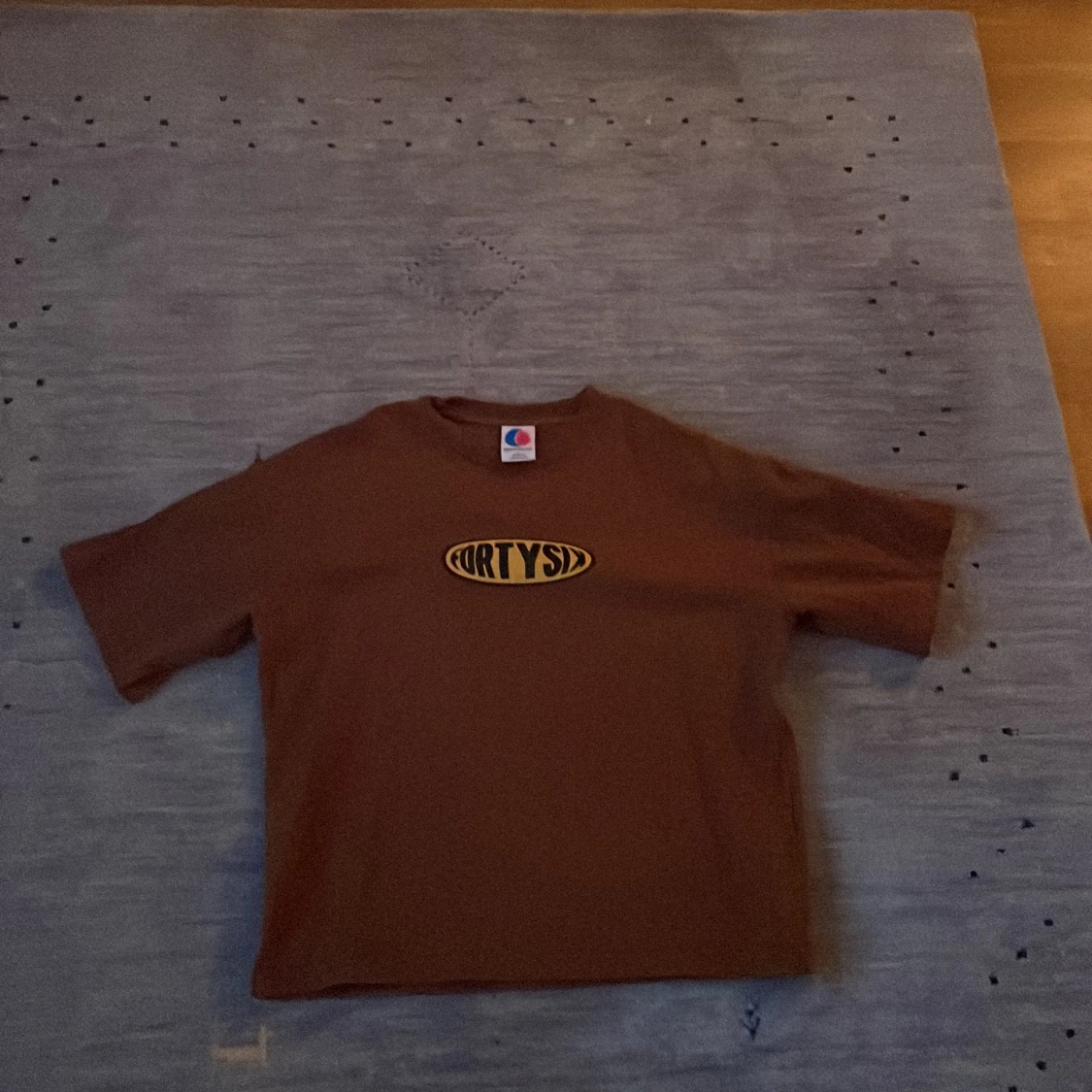 District fortysix brun t shirt