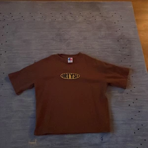District fortysix brun t shirt - Vill bli av med då den bara tar plats i garderoben  Ny pris 400kr