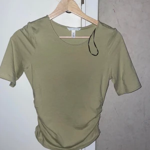 T shirt - Aldrig använd , köpt bara några dagar sen men borttappat kvitto 