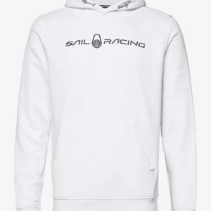 Säljer min Sail Racing hoddie (äkta).  Den kommer tyvärr inte till användning. Den är i storlek L men passar till en M. Knappt använd (nyskick). 