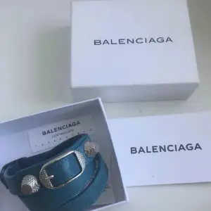 Snyggt äkta balenciaga armband