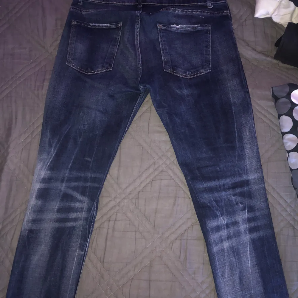 Säljer Dsquared jeans Storlek 33-34 pris kan diskuteras. Jeans & Byxor.