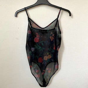 Meshbody - Snygg och bekväm meshbody som jag köpte 2020 men inte använt så mycket, så den är i bra skick ✨ Strl L men passar även bra på M 🪩