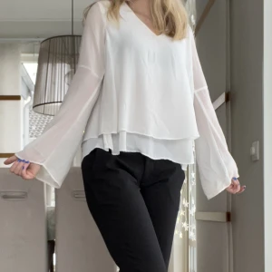 Blus  - Blus i jättebra skick, endast använd ett fåtal gånger💕