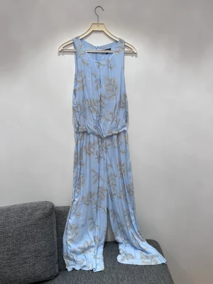 Byxdress  - Nästan ny byxdress 